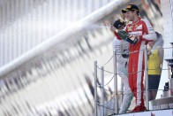 F1: Egy darab papír nyugtatta le Rosberget és Hamiltont 73