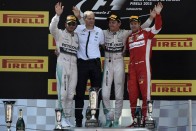 F1: Egy darab papír nyugtatta le Rosberget és Hamiltont 75