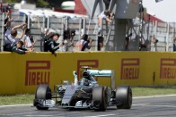 F1: Egy darab papír nyugtatta le Rosberget és Hamiltont 76