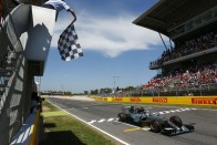 F1: Egy darab papír nyugtatta le Rosberget és Hamiltont 77