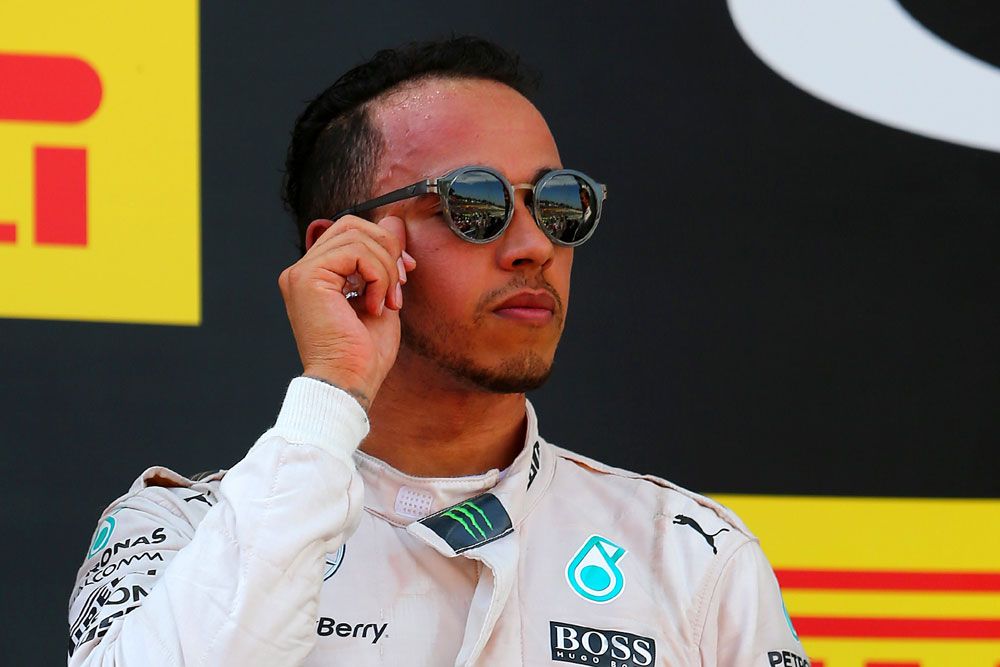 F1: Egy darab papír nyugtatta le Rosberget és Hamiltont 48