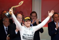 F1: Hamilton imádkozni állt félre Monacóban 50