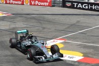 F1: Hamilton imádkozni állt félre Monacóban 55