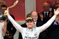 F1: Hamilton imádkozni állt félre Monacóban 58