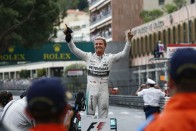 F1: Hamilton imádkozni állt félre Monacóban 63