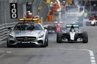 F1: Hamilton imádkozni állt félre Monacóban 64