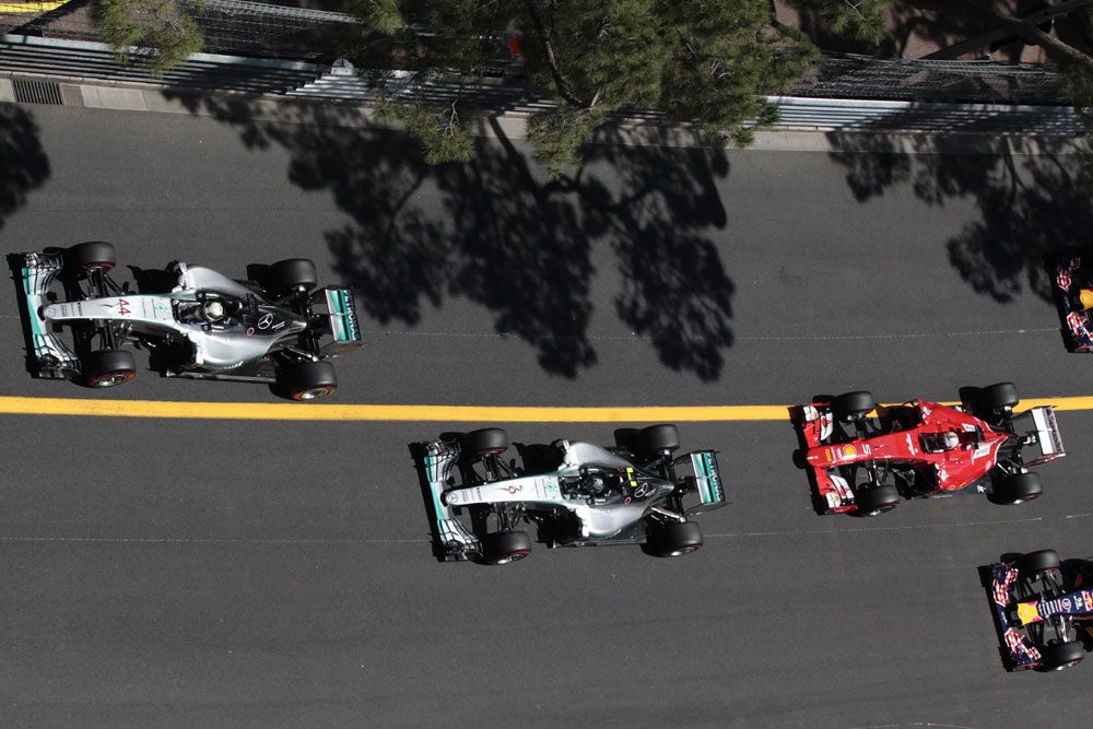 F1: Hamilton imádkozni állt félre Monacóban 33