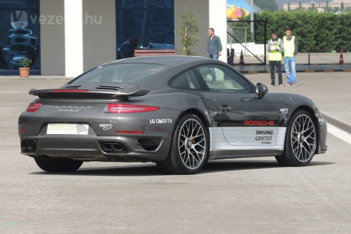 Versenyzőnek tanultam a Porschénál 10 | Vezess Nagyon megy, de kiemelkedően kezes a Porsche Turbo