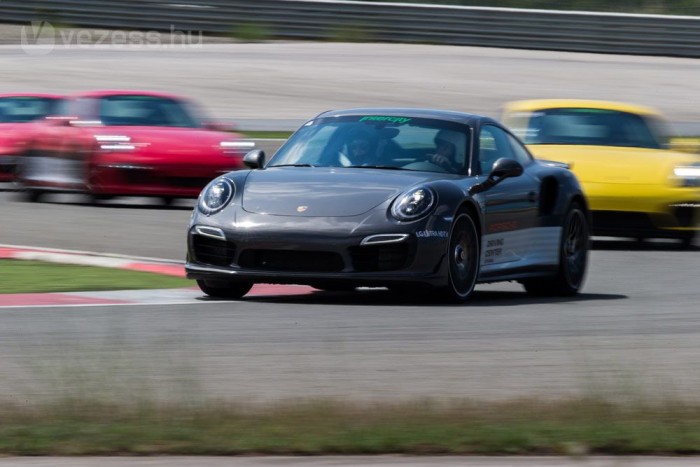 Versenyzőnek tanultam a Porschénál 72 A Porsche Turbo S a legerősebb 911-es és nagy szintkülönbségű pályán a leggyorsabb is, de a GT3 elementáris élményt nyújt