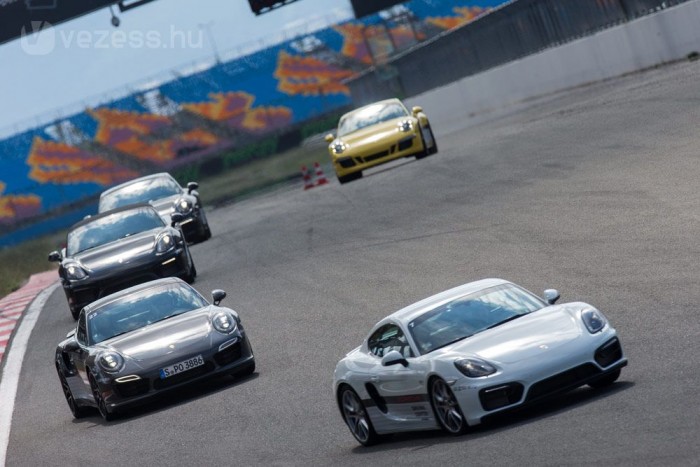 Versenyzőnek tanultam a Porschénál 7 | Vezess Aki végigjárja a Porsche négy lépcsős oktatását, az a végén versenyzői licencet kap