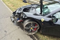 Ilyen nincs: szervizre koldul egy Ferrari-tulajdonos! 14