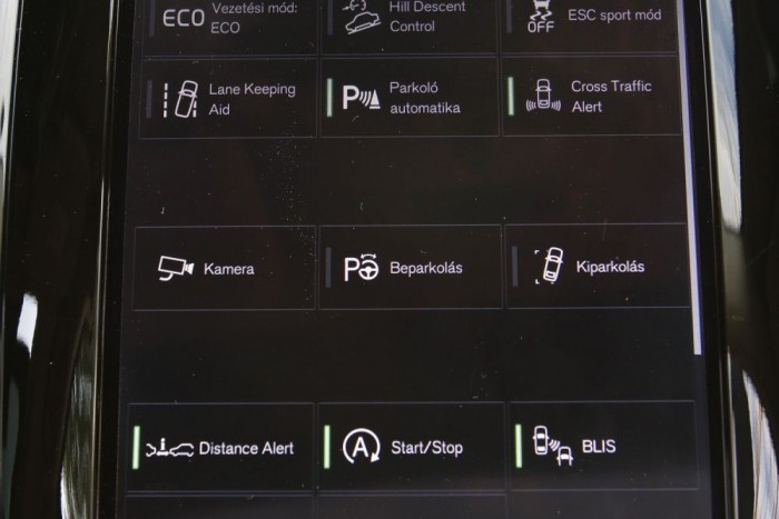 Itt látjuk, hogy épp melyik biztonsági rendszer aktív, és melyik nem, az ikonokat szabadon mozgathatjuk. Kezelése megszokást igényel.
