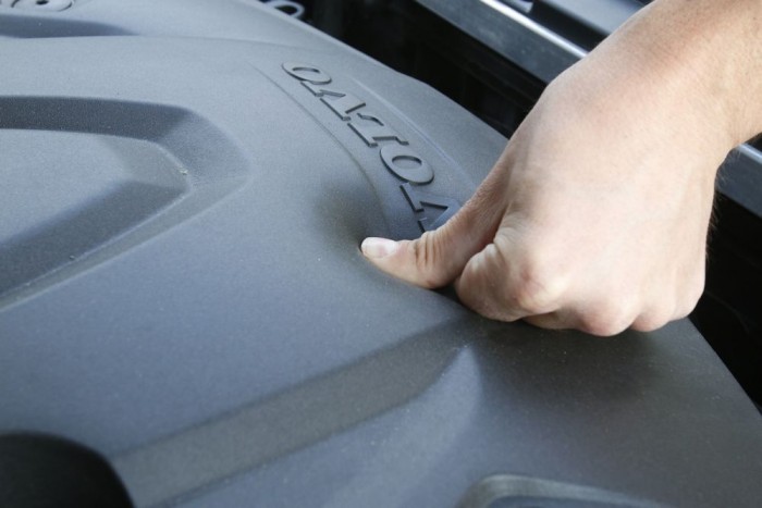 Mi nyeli el a dízelmotor jellegzetes hangját? Például ez a finom habszivacs motorburkolat.