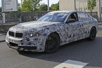 Több mint 600 lóerővel érkezik az új generációs BMW M5