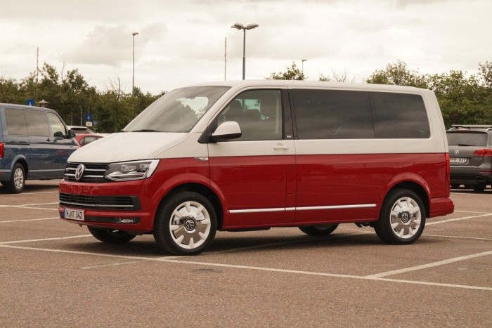 A Generation Six különleges változat, retrós festéssel, nívós utastérrel