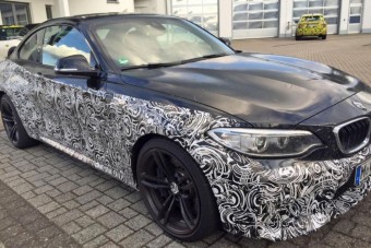 Ünnepeljünk, itt a BMW M2!