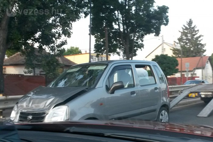 Baleset miatt lezárták a fővárosi gyorsforgalmi utat 2 Baleset miatt lezárták a fővárosi gyorsforgalmi utat 2