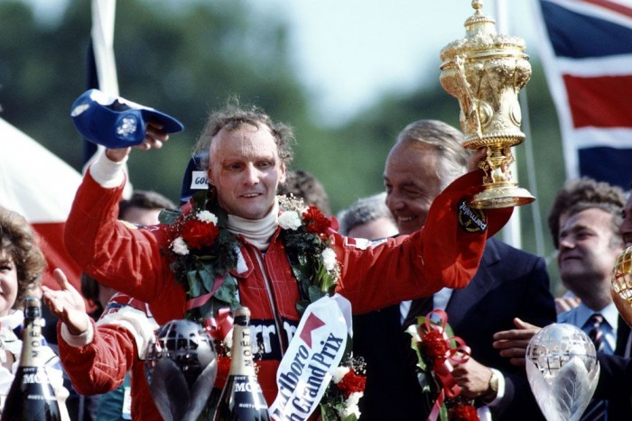 Lauda autómosásra cserélte az F1-es trófeáit 3 | Vezess Lauda autómosásra cserélte az F1-es trófeáit 3