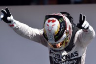 F1: Hamilton nyerte az agyament Brit Nagydíjat 48