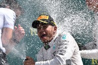 F1: Hamilton nyerte az agyament Brit Nagydíjat 49