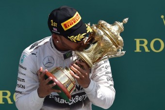 F1: Hamilton nyerte az agyament Brit Nagydíjat
