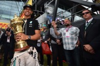 F1: Hamilton nyerte az agyament Brit Nagydíjat 64