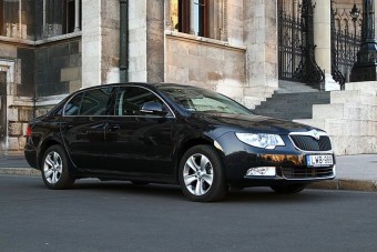 82, azaz nyolcvankettő milliárd forintért vesz új autókat az állam