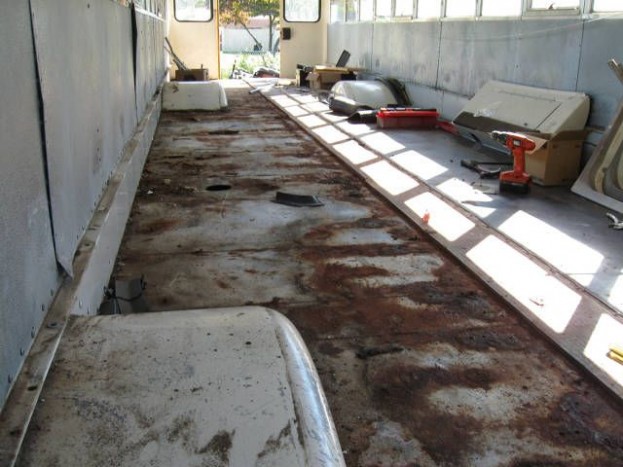 Így lesz egy lepukkant buszból guruló álomotthon 9