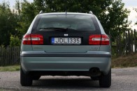 Használt autó: vegyünk Volvót, ha ennyire olcsó? 30 A Volvo V40-S40 használtautó-kínálatban kicsit több a kombi, mint a lépcsőshátú. Feltöltős benzinesekből elhasználtakat könnyen találunk, gondosan szervizelt darabokból kevés az eladó