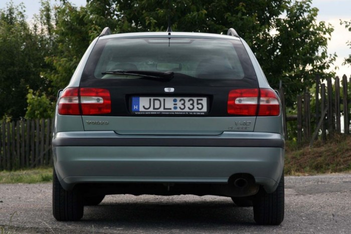 A Volvo V40-S40 használtautó-kínálatban kicsit több a kombi, mint a lépcsőshátú. Feltöltős benzinesekből elhasználtakat könnyen találunk, gondosan szervizelt darabokból kevés az eladó