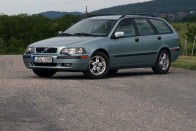 Használt autó: vegyünk Volvót, ha ennyire olcsó? 26 Mostanra elég olcsó lett használtan az S40 és a V40 első generációja. Mekkora rizikó beleszeretni az elegáns Volvóba?
