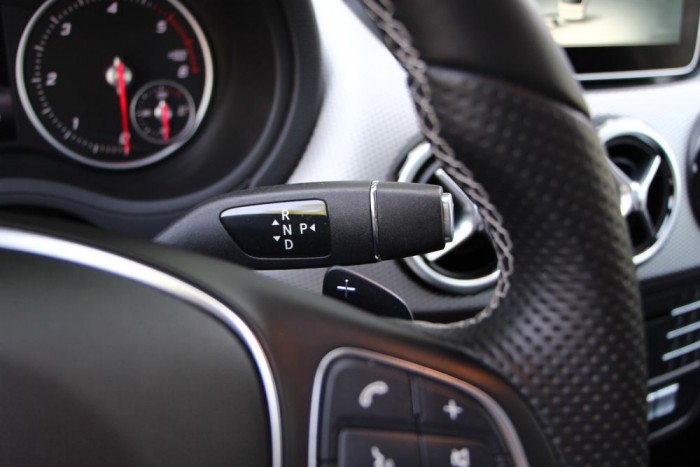 A típus elleni legerősebb ellenérv a lassan kapcsoló, bólintva induló 7 sebességes váltó. 