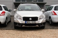 10. Suzuki SX4 S-Cross, 745 db. Megőrizte a tavalyi évben kivívott tízedik helyét az S-Cross. Úgy fest, hogy a nagyobbik crossover vásárlóit nem szívta el a piacra berobbanó új Vitara