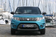 9. Suzuki Vitara, 795 db. Hatalmas lendülettel nyitott hazánkban az esztergomi aszfaltterepjáró. Az eredményeket főként az elsőkerék-hajtású és középső felszereltségű modell hozza, benzines szívómotorral és nagyjából 700 ezres kedvezménnyel