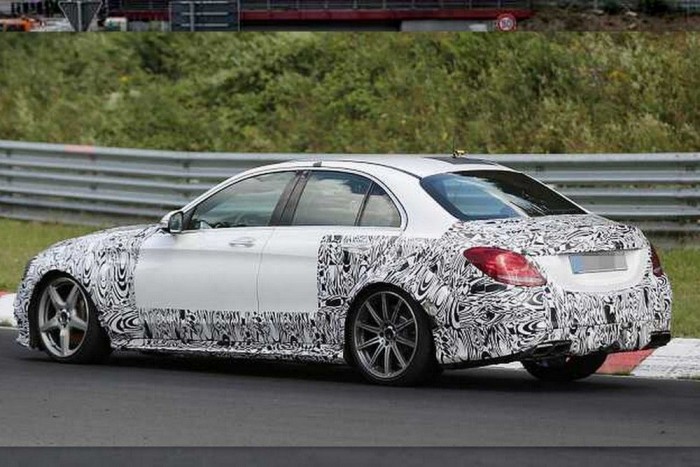 Védi a füledet, odébb lök az új Mercedes 9 Védi a füledet, odébb lök az új Mercedes 9