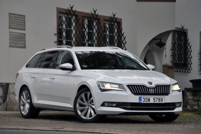 7,5 és 12,4 millió forint között mozognak a listaárak. Ebből 900 ezres engedmény jön le magánvásárlóknak