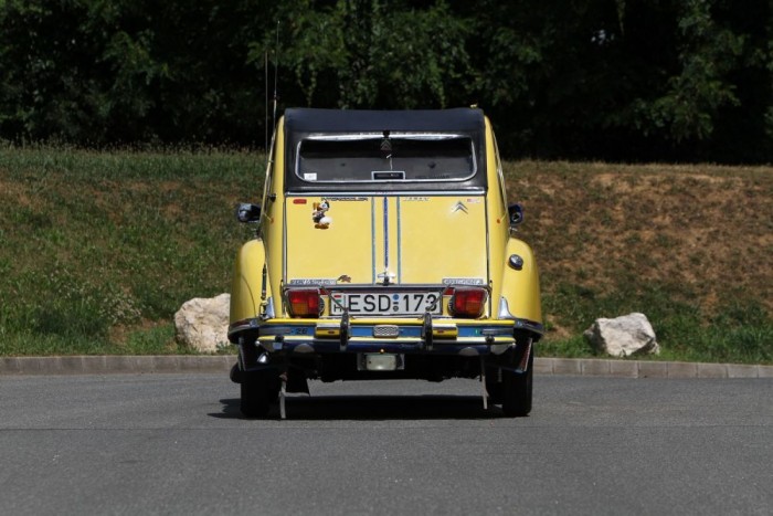 Tolatásnál kamerák figyelik az autó környezetét