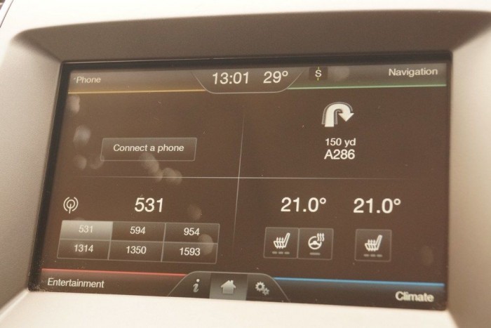 Nem facelift, tényleg új: Ford Galaxy, 2016 14 A C-Maxból már ismert, nem szép, de átlátható, kicsit nehezen tanulható logikájú menürendszer került a Galaxyba is
