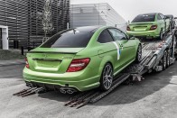 Zöld kupéban búcsúzik a Mercedes legendás motorja 21