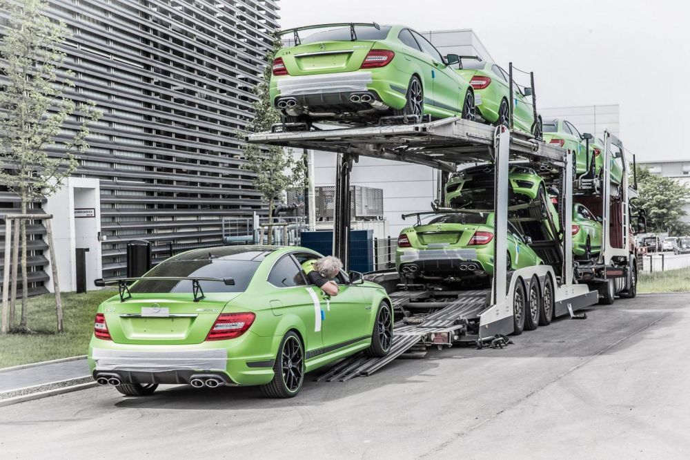 Zöld kupéban búcsúzik a Mercedes legendás motorja 8