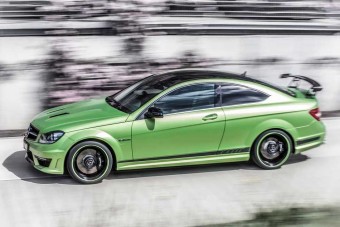 Zöld kupéban búcsúzik a Mercedes legendás motorja