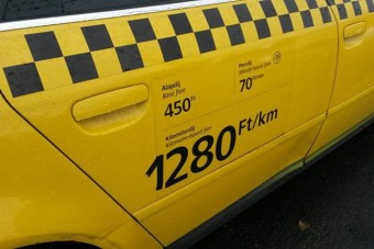 Ennek a taxisnak aztán volt bőr a képén a Soundon