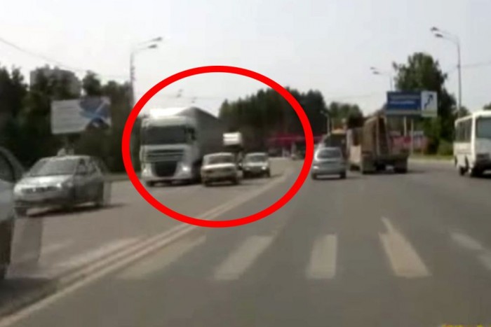 Halálközeli élmény, és hihetetlen mázli egy Ladában