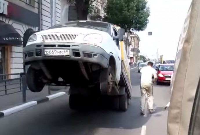 Ágaskodó Gazella és kárörvendő röhögés