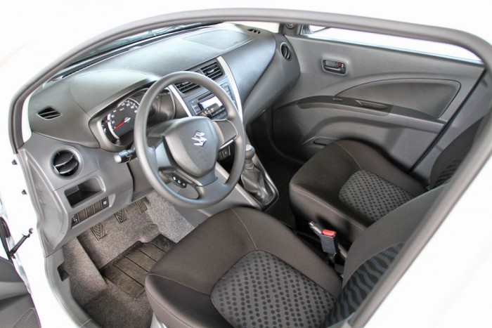 Elöl hátul tágas, kényelmes