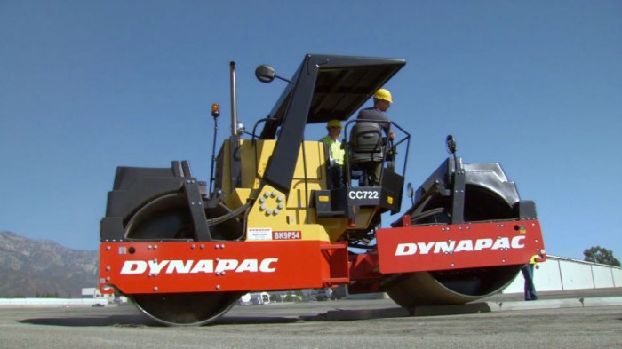 Nézz úthengert, ahogy átmegy dolgokon