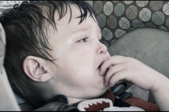 Az anyukának fontosabb volt BMW-je, mint kisfia élete