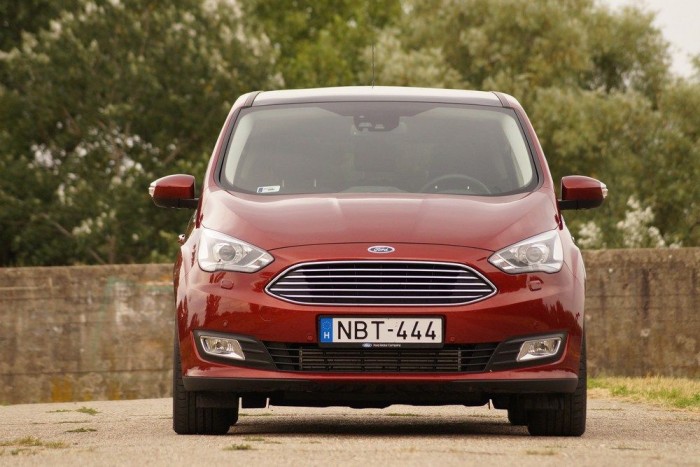 Az új egyenpofa: Aston Martin hűtőmaszk, keskeny szemek Fiestától Galaxyig minden Fordon