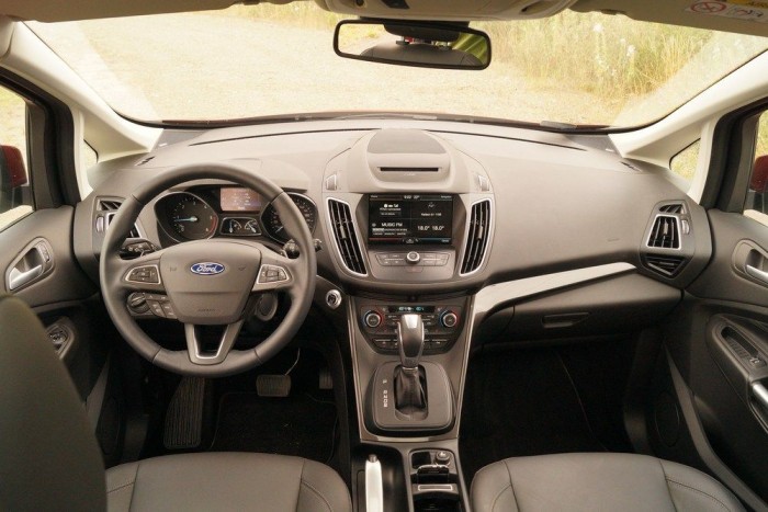 Egy kicsit szürke és fantáziátlan, de logikus, könnyen megszokható a berendezés az első traktusban