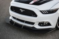 Űrhajónak képzeli magát a Mustang 20